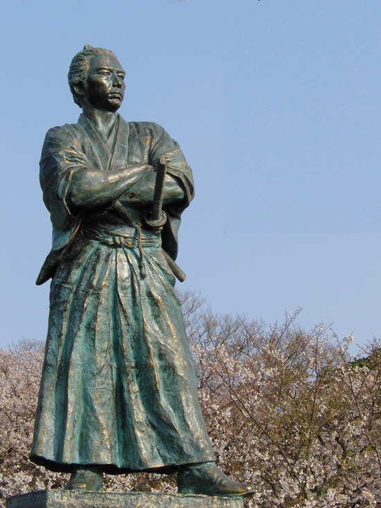 ryoma-estatua
